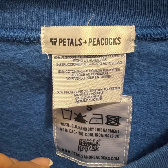 Petals and peacocks crewneck - Picture 2 of 3